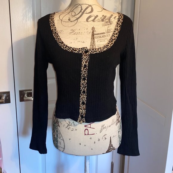 Button Front Contrast Leopard Trim Rib-knit Top - Picture 1 of 2